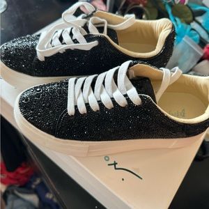 Brand new Betsy Johnson Sidney platform sneakers